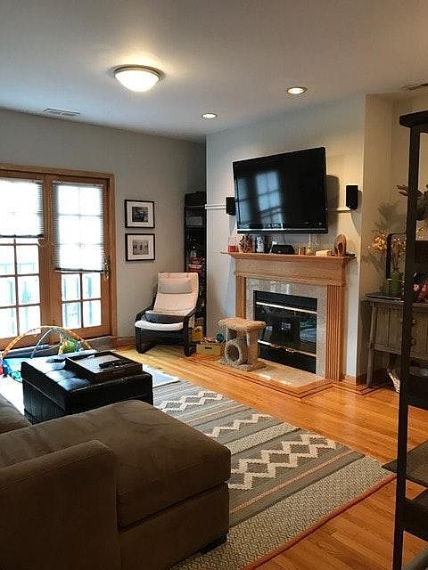 Living Room w/fireplace