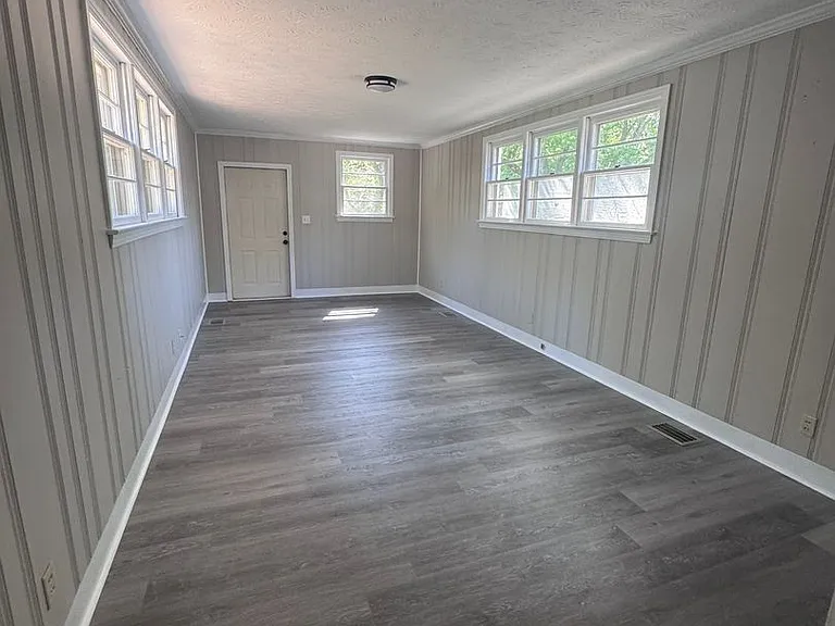 2053 Gorgas St — Photo 2