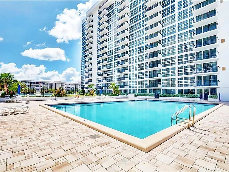 525 N Ocean Blvd #919 — Photo 33