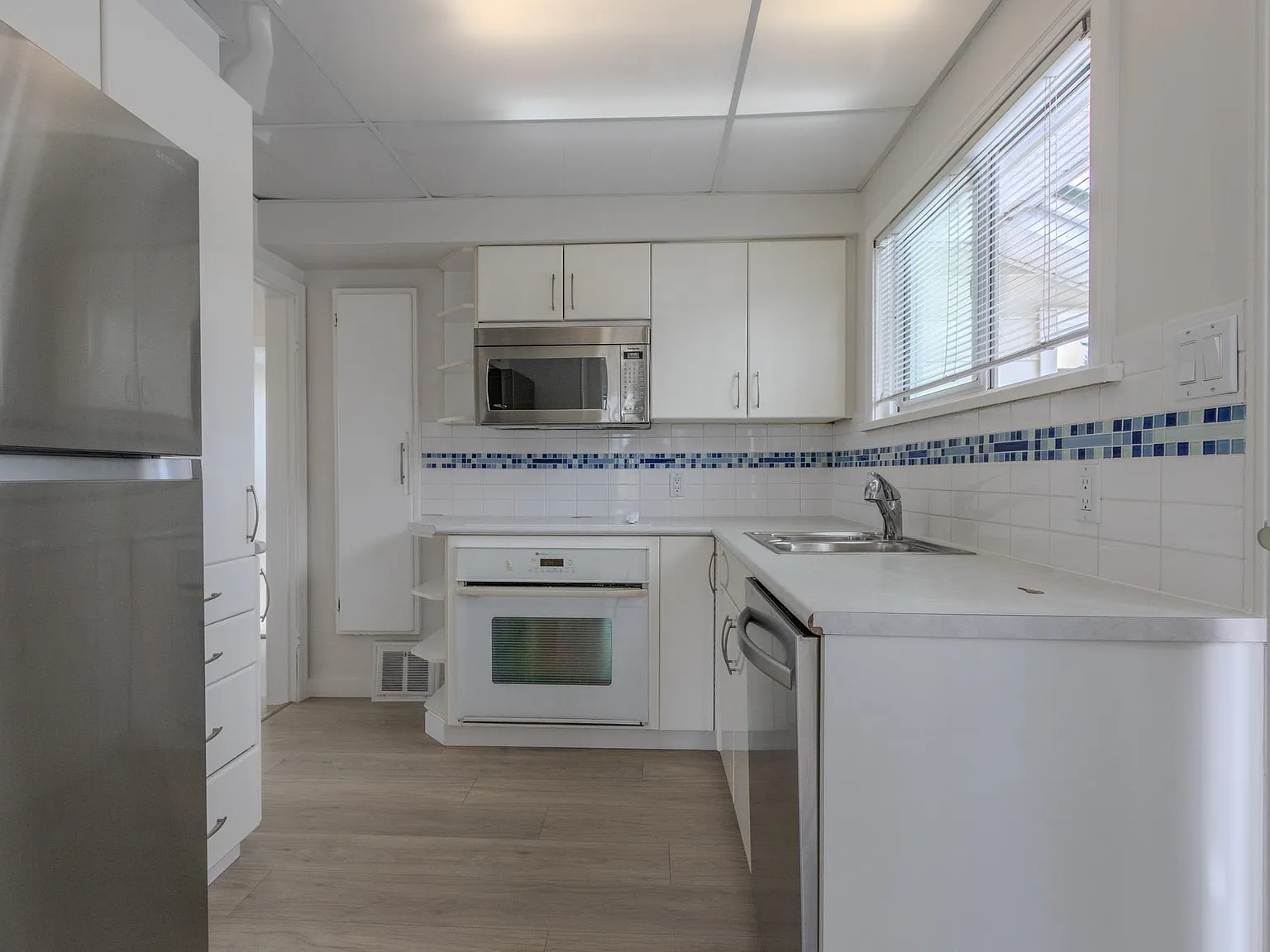 2 bed, 875 sqft, $3,400 — Photo 2
