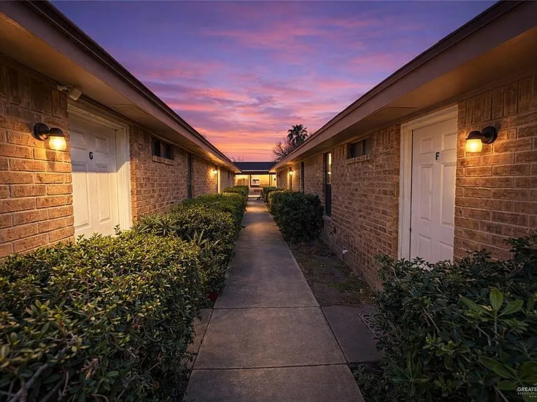 607 Gastel Cir #F — Photo 3