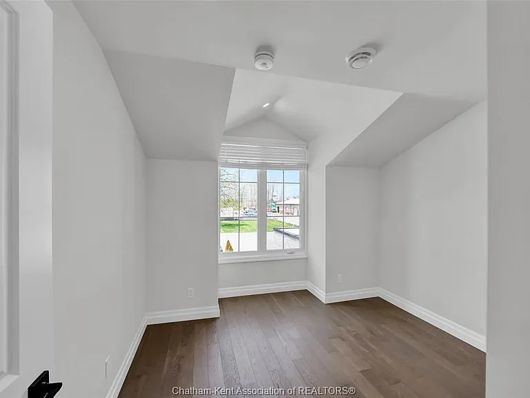 864 Park Ave W — Photo 19
