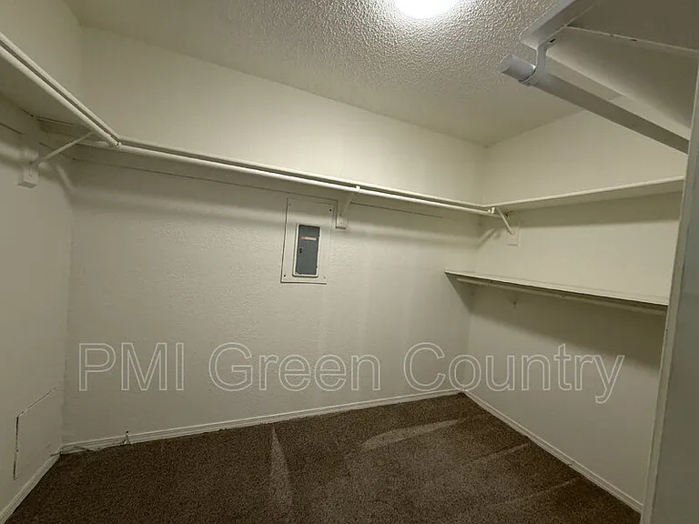 1203 W Austin St — Photo 13