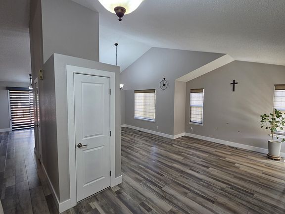 3rd image of 5421 S Taft Way