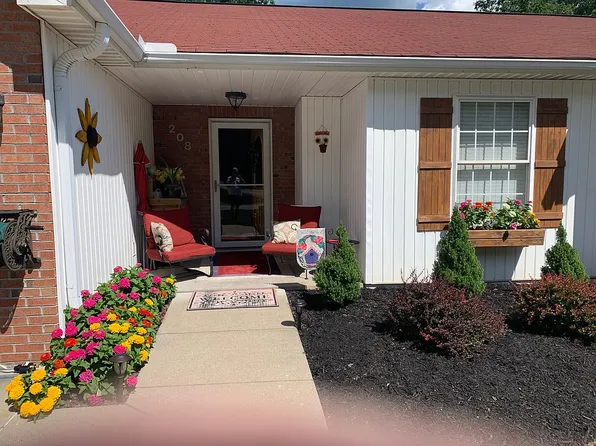208 Shasta Dr, Cross Lanes, WV 25313