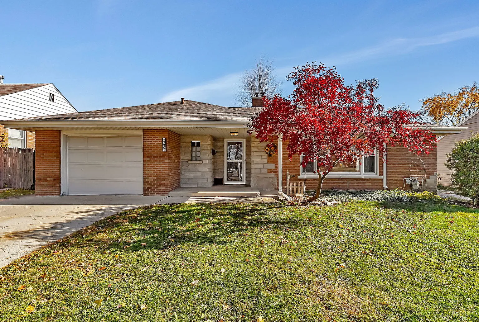 220 Earl Ave photo 1