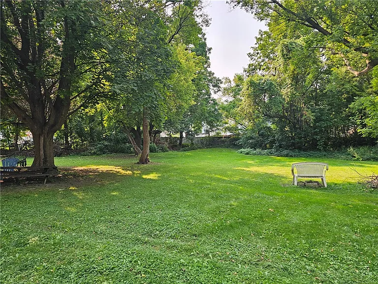 105 Sherman Pkwy — Photo 5