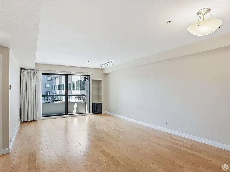601 Van Ness Ave #406 — Photo 8
