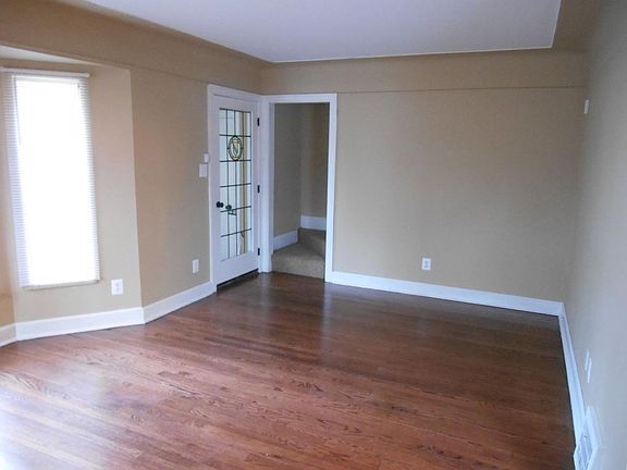 4th image of 14190 Glastonbury Ave