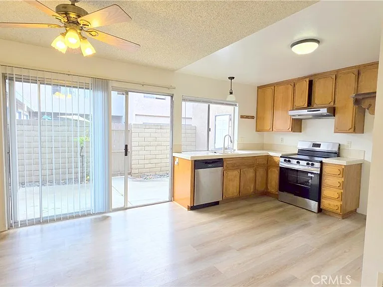 831 Windwood Dr — Photo 3