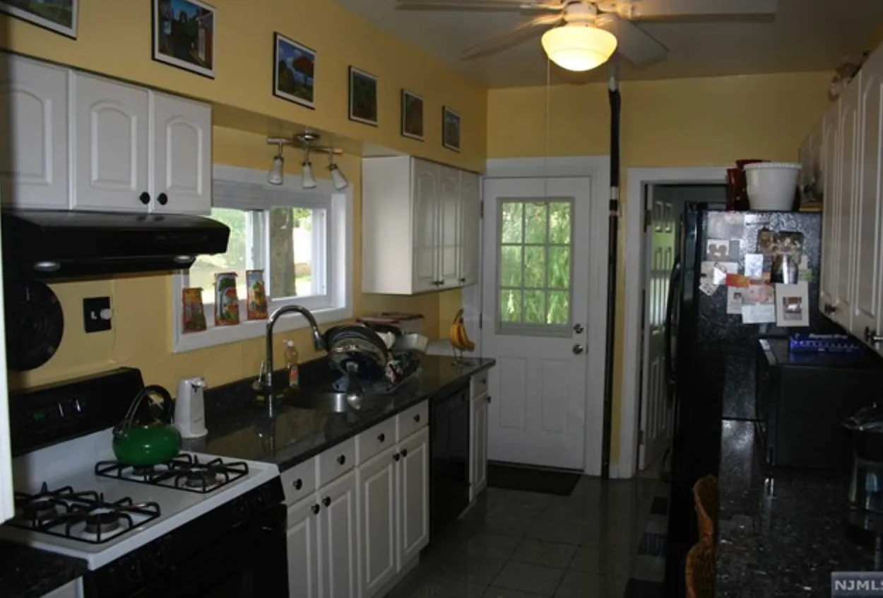 3 bed, 1600 sqft, $3,600 — Photo 3
