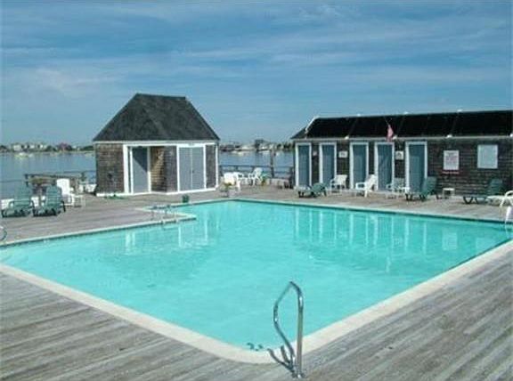 4th image of 1 Commodore Ct