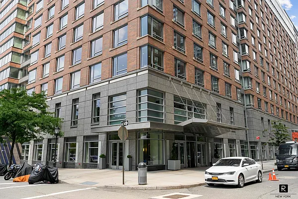 Sold by R New York | media 18