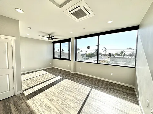 325 Robinson Avenue Photo 1