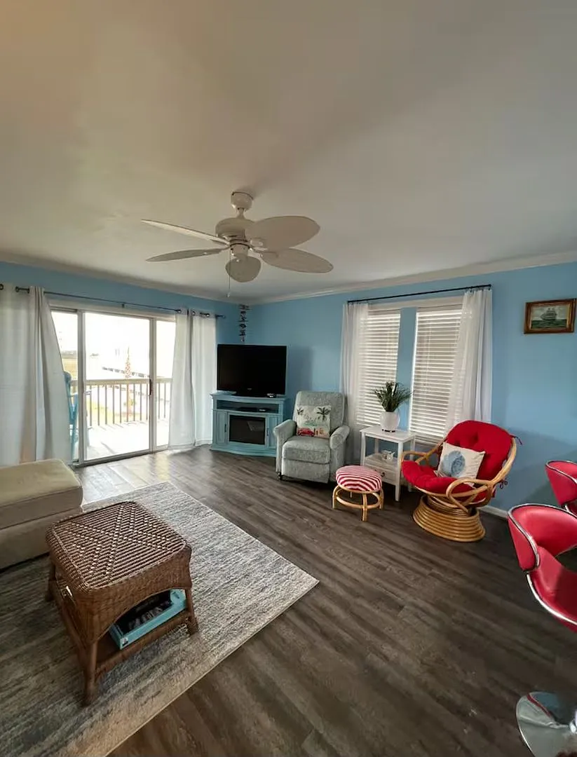 1 Bedroom Condo in Surf City! — Photo 4