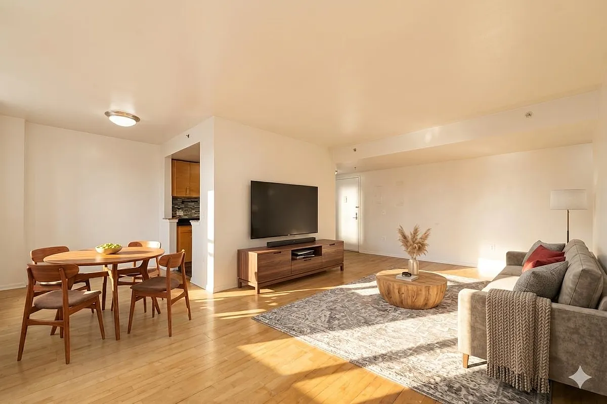 Building Photo - 102 Christopher Columbus Dr #407