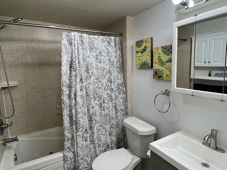 122 Harmon Ave #B — Photo 6