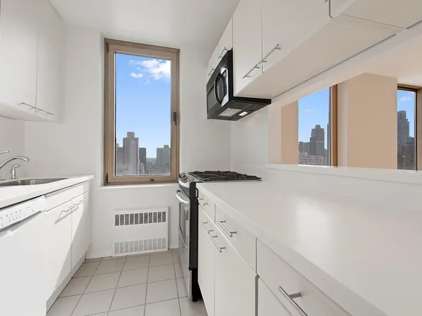 200 East 89th Street 17G image 2 of 10