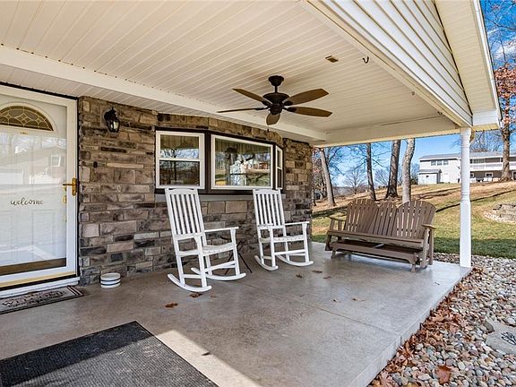 3rd image of 3965 Dorothy Dr