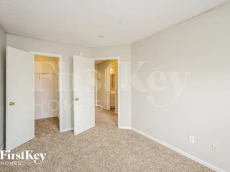 6230 Long River Ln — Photo 7