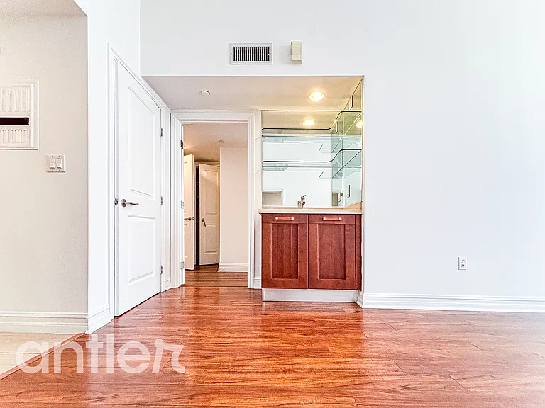 1241 S Sherbourne Dr #GPH4 — Photo 19
