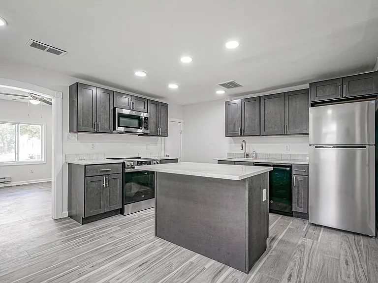 21 & 23 Harding Ave #21 — Photo 17