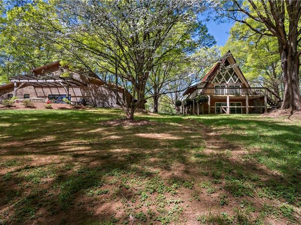 2950 Beroth Rd, Pfafftown, NC 27040