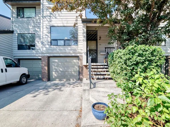 3302 E 50th St NW #10, Calgary, AB T3A 2C6