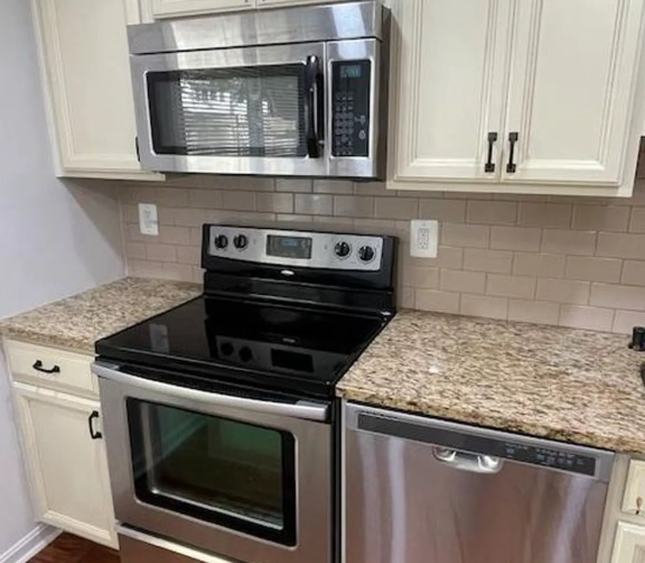 3 bed, 1.5 bath, 1380 sqft, $2,600 — Photo 2