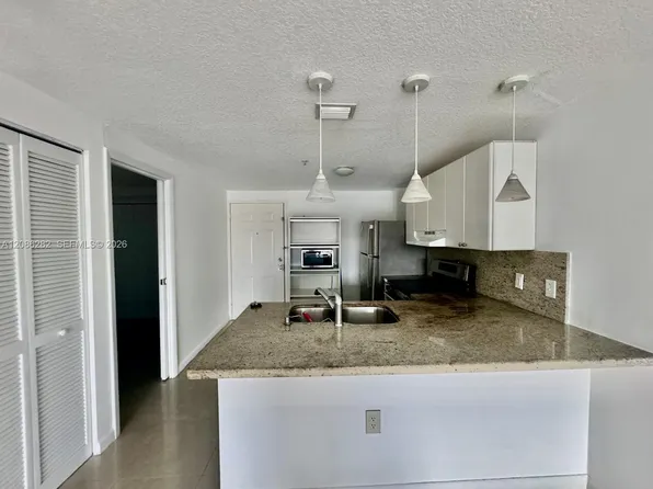 218 SW 8th Ave APT 303, Miami, FL 33130