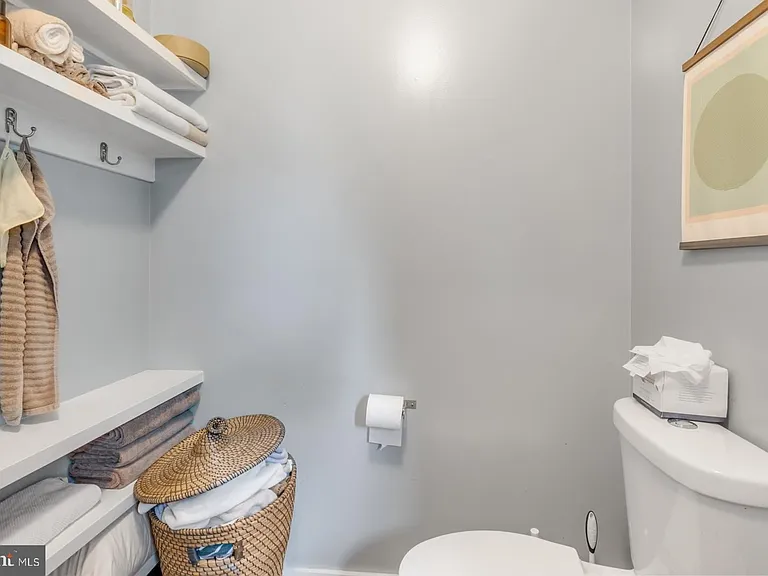 2049 E Susquehanna Ave #2F — Photo 9