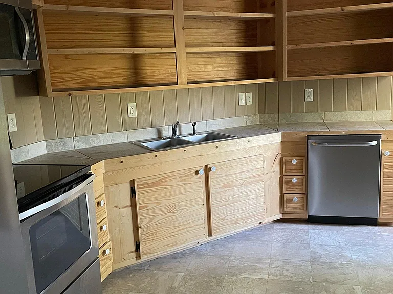 226 Asbury Ave — Photo 6