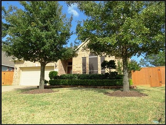 WELL APPOINTED ONE STORY IN CINCO RANCH WITH ALL THE BELLS AND WHISTLES! WALKING DISTANCE TO CLUB HOUSE WITH   POOL, WATER AEROBICS, FITNESS CENTER, DANCING-BALLROOM AND PUTTING GREEN FOR YOUR ENJOYMENT.
