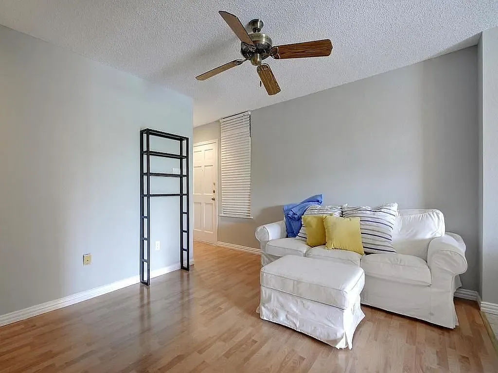 2 bed, 785 sqft, $1,795 — Photo 2