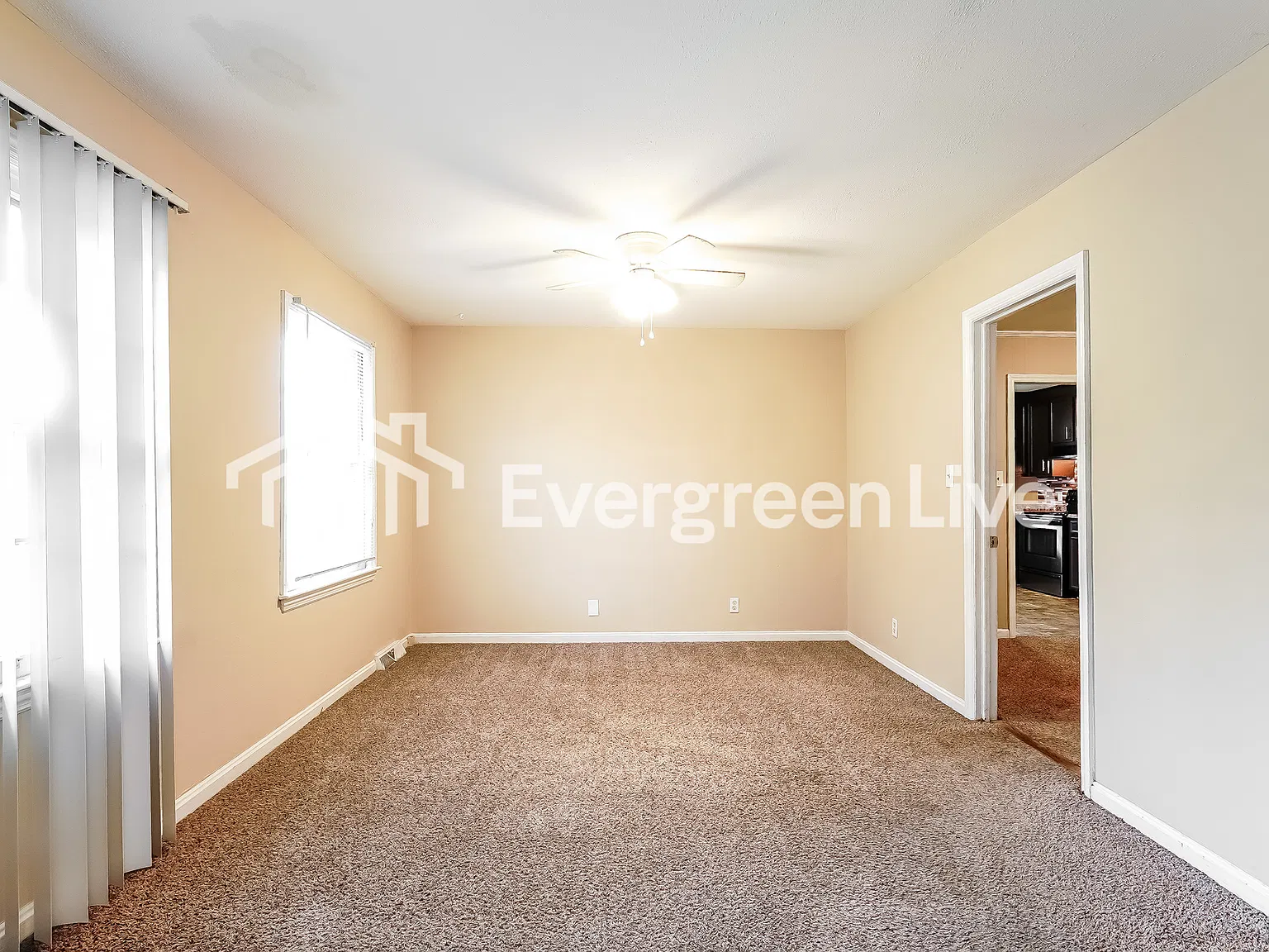 3 bed, 1.0 bath, 1200 sqft, $1,045 — Photo 4