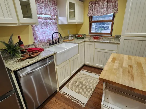 412 Lyons Hollow Rd, Lambsburg, VA 24351