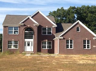 1656 Noah St, Adrian, MI 49221