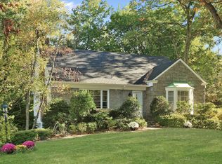 15 Carlisle Rd, New Rochelle, NY 10804