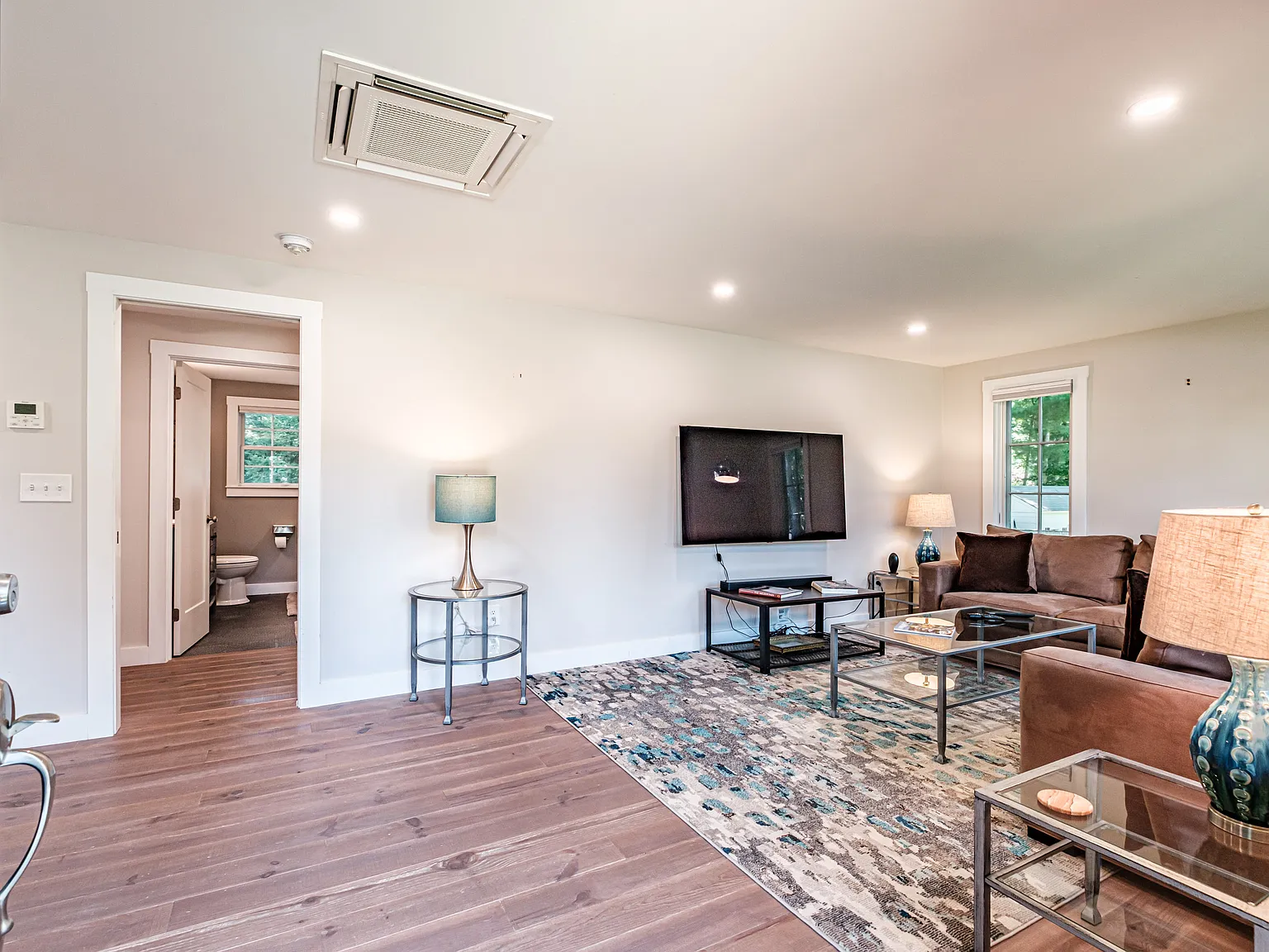 2 bed, 1.5 bath, 1310 sqft, $4,250 — Photo 3