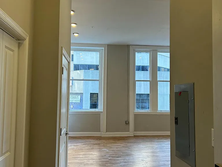 100 W Lexington St #204 — Photo 6