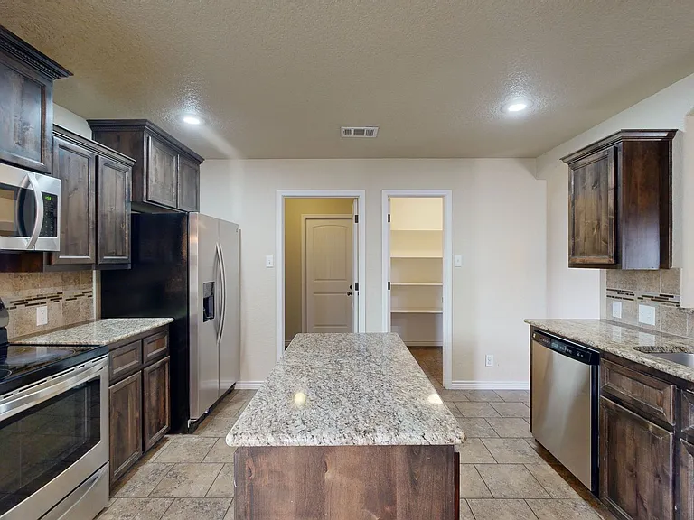 504 W Orion Dr — Photo 16