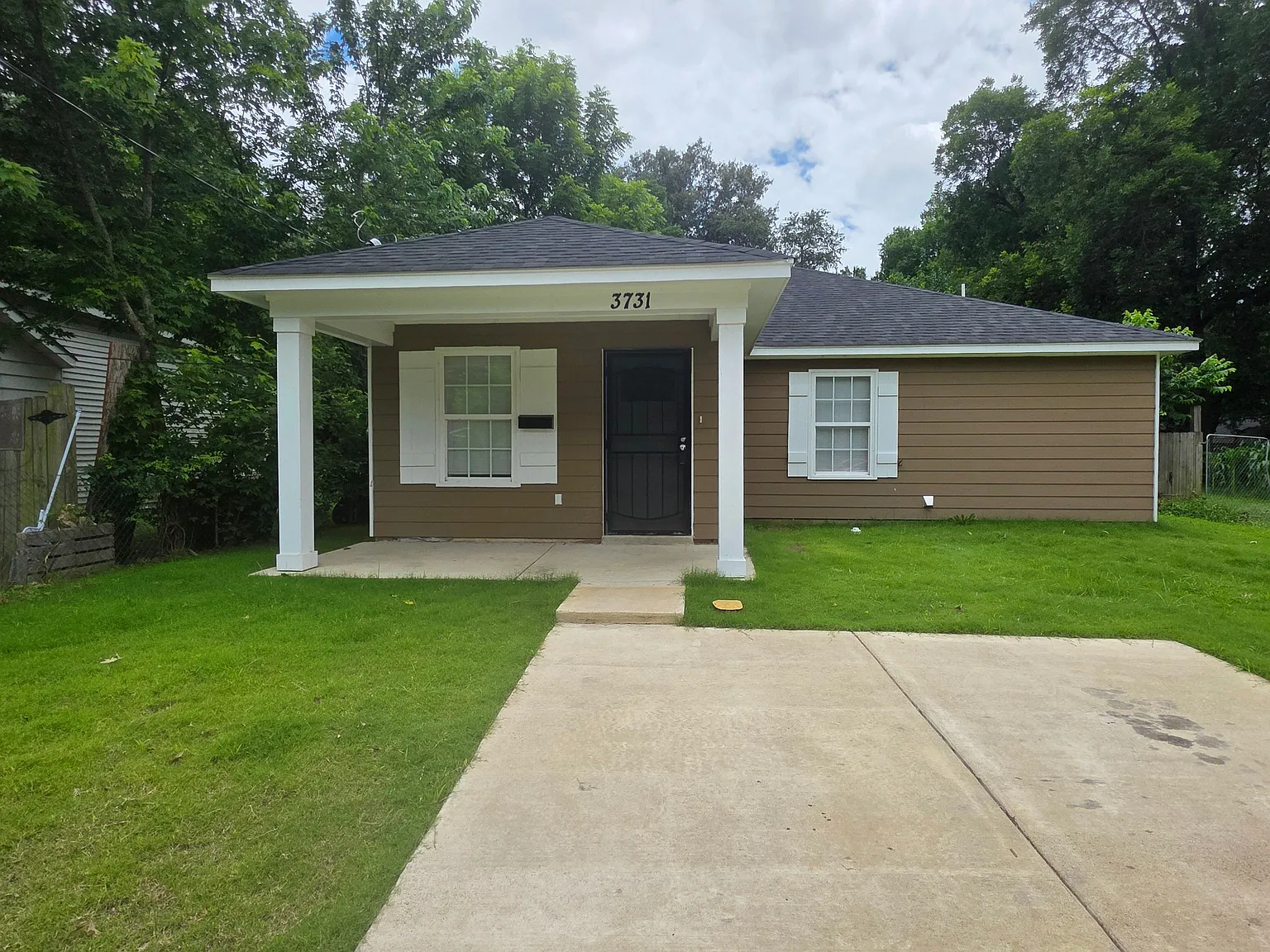 Charming 3-Bed Home with Spacious Primary Suite & Open-Concept Living — Photo 1