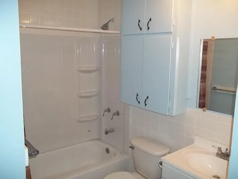 406 Larchmont Dr — Photo 5