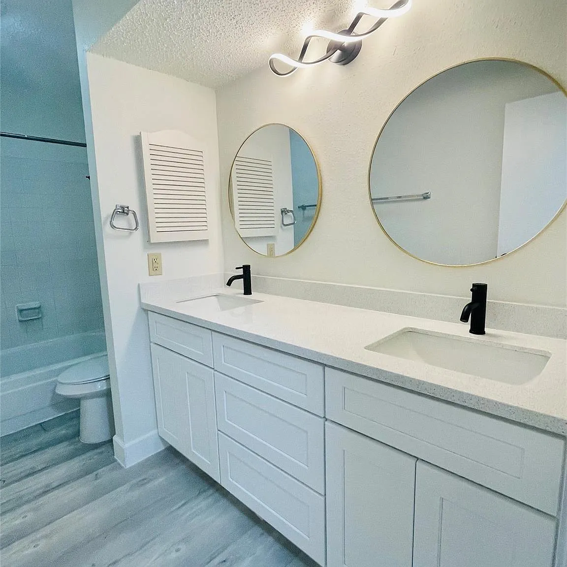 7900 N Stadium Dr — Photo 3