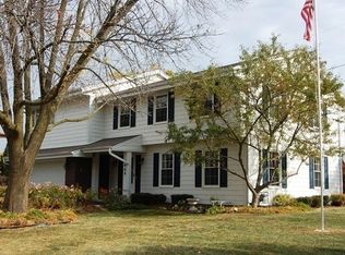 8960 N Seneca Rd, Bayside, WI 53217