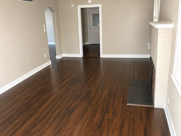 1120 N Cedar St — Photo 2