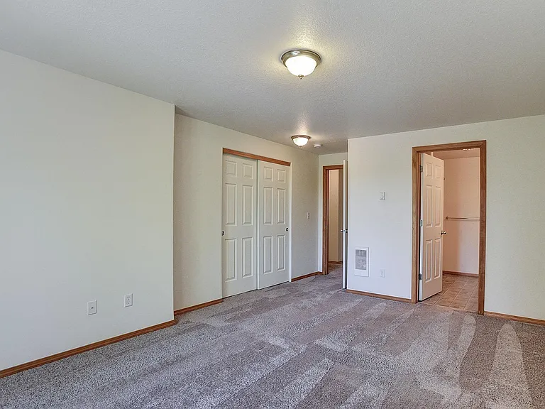 2215 Sam Parrett Dr — Photo 28