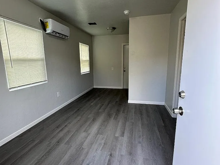 115 1/2 Woodrow Ave #B — Photo 1