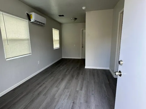 115 1/2 Woodrow Ave #B, Bakersfield, CA 93308