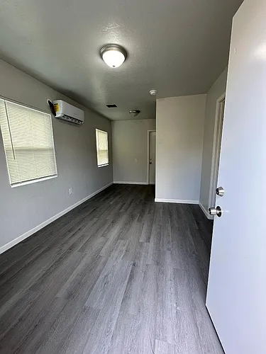 115 1/2 Woodrow Ave #B Photo 1